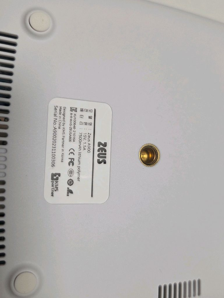 저스 미니빔(A900) 프로젝터 화이트--2