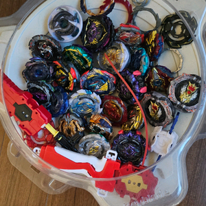 베이블레이드 팽이 여러개 + 런처 + 경기장