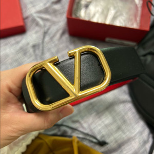 발렌티노 벨트 검빨 85사이즈 3cm 새상품 판매해요~