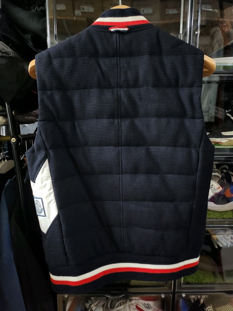 4회착 몽클레르 톰브라운 패딩조끼 몽클레어 프라다 버버리 스톤아일랜드 감마블루--2