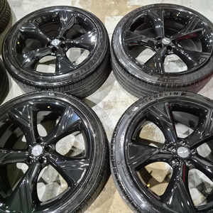 신형 제네시스GV80 22인치 순정 블랙 휠타이어 판매합니다 이미지