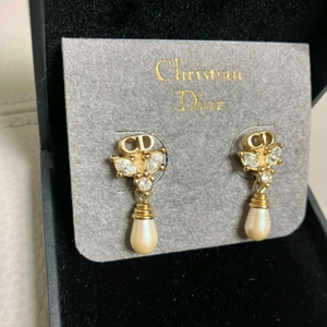 [크리스찬 디올] 클래식 CD로고 진주 귀걸이