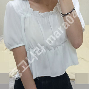 할) 스퀘어넥 프릴 블라우스 Free (착샷O)