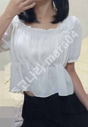 할) 스퀘어넥 프릴 블라우스 Free (착샷O)--2