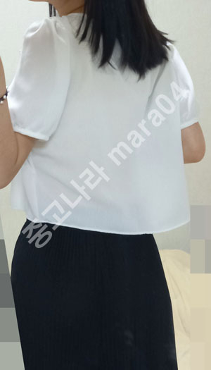 할) 스퀘어넥 프릴 블라우스 Free (착샷O)--3