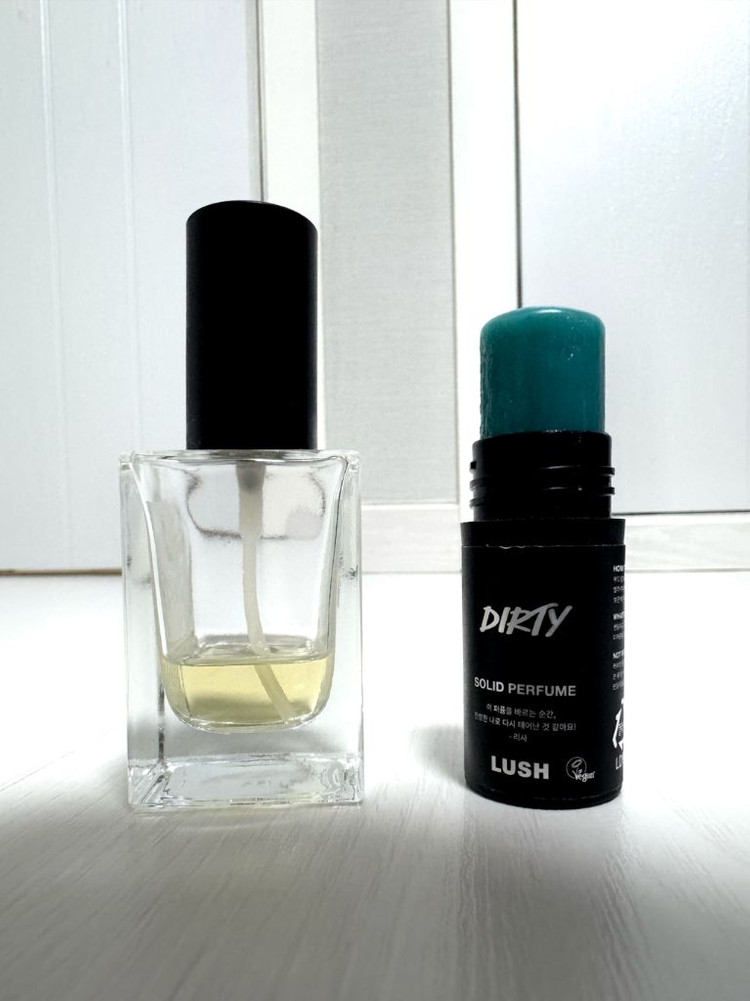 러쉬 더티 향수30ml + 고체향수11g 팝니다--1