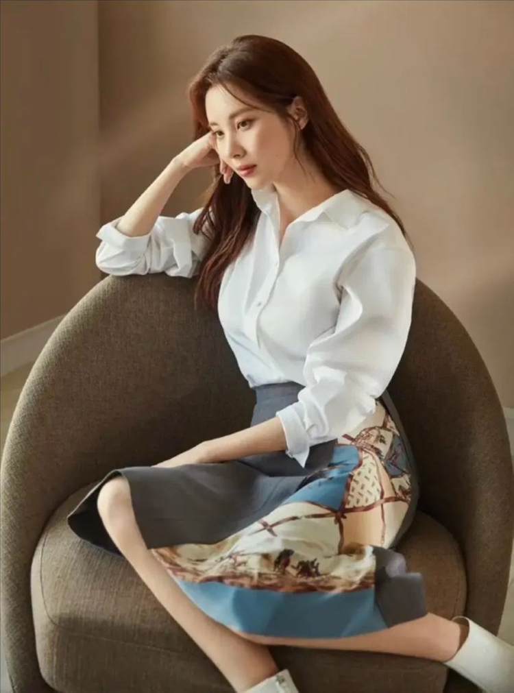 잇미샤 차정원 서현 스카프 프린트 랩 스커트 치마 하객룩 올드머니룩 타임마인미샤스타일 이미지