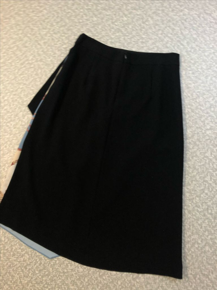 잇미샤 차정원 서현 스카프 프린트 랩 스커트 치마 하객룩 올드머니룩 타임마인미샤스타일 이미지