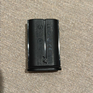 q3 라이카 배터리 이미지