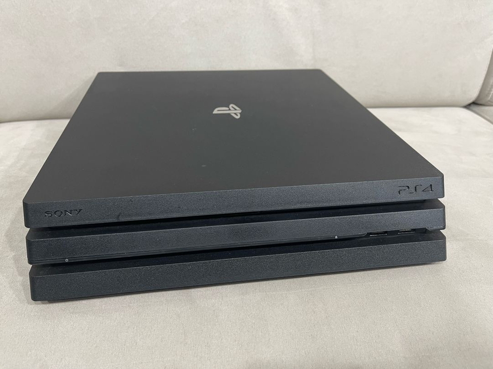 PS4 Pro 1TB 풀박스 + 듀얼쇼크 + 삼성 외장 SSD + 게임타이틀 9개--5