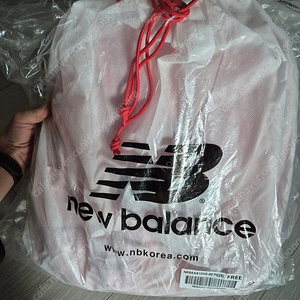 펑예정정가15만9천>> 더내려 쿨거시 7만9천! 미착용 새제품 뉴발란스 키즈 글리터 책가방 보조가방세트 뉴발란스 .