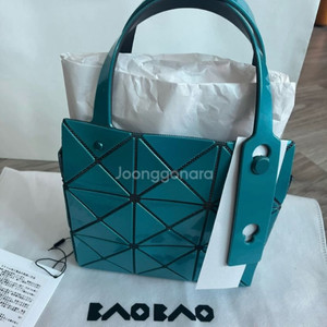 바오바오 캐럿 미니 토트백 터콰이즈 색상 9월 한정판 이미지
