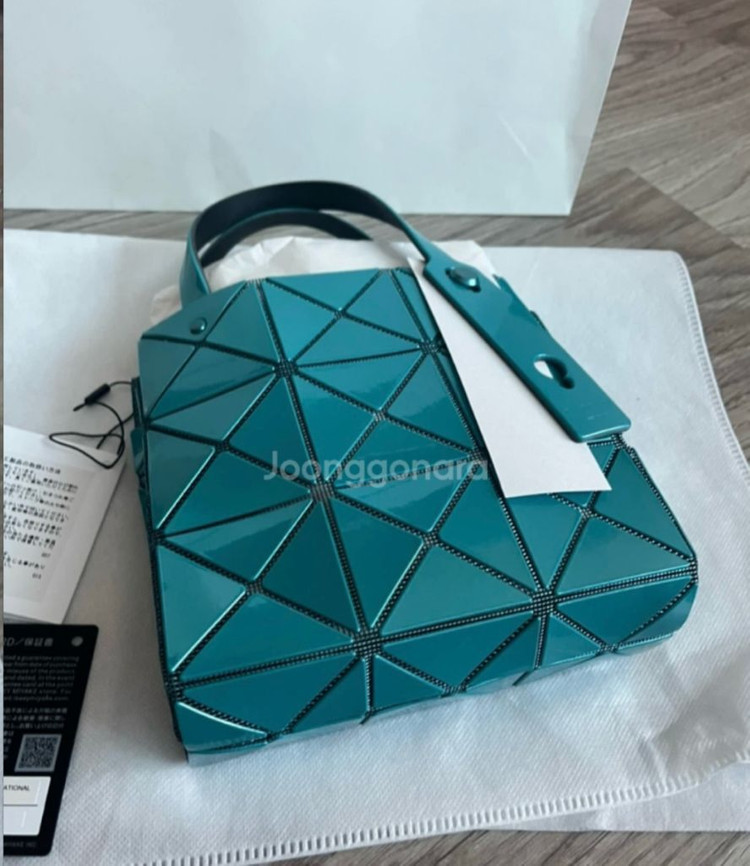 바오바오 캐럿 미니 토트백 터콰이즈 색상 9월 한정판 이미지