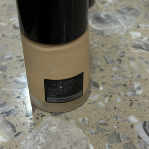 조르지오 아르마니 1호디자이너 글로우 파운데이션