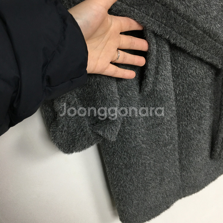 모조에스핀 벨티드 라마 코트 55--3