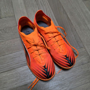 푸마 울트라 6 프로케이지 tf 255 판매합니다.