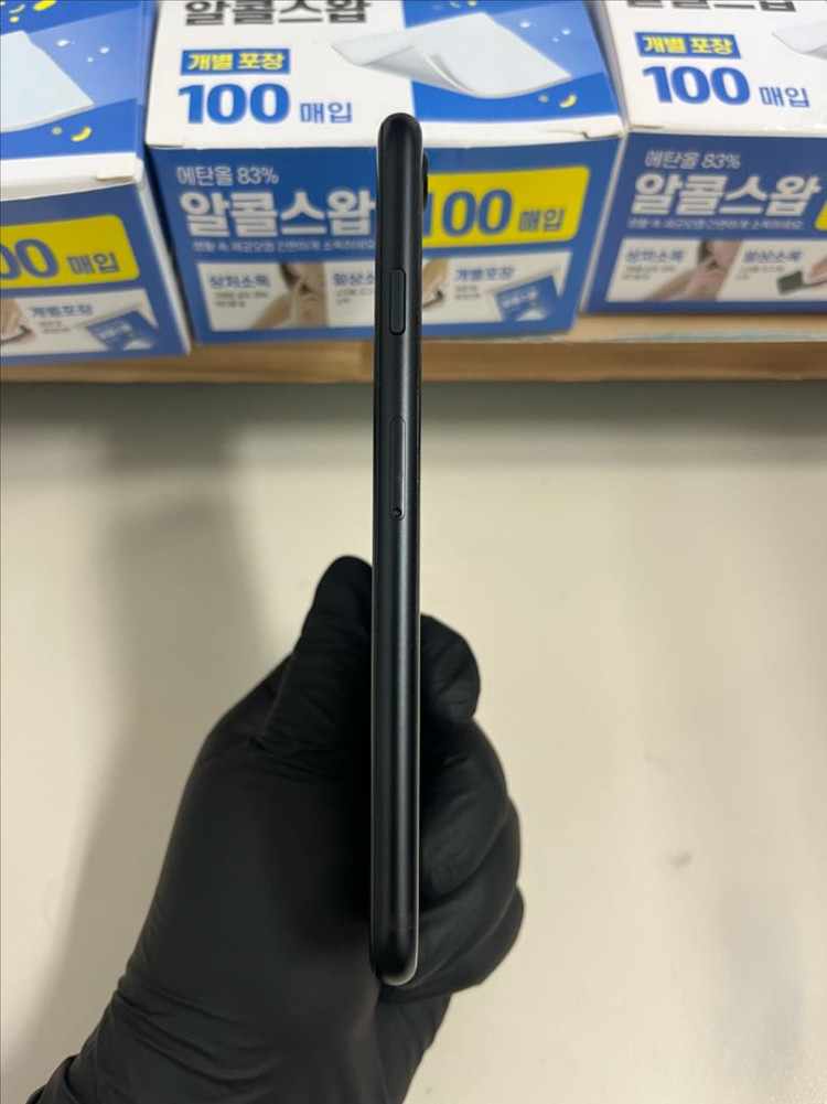 아이폰Se2 128G 블랙 SSS급!--4