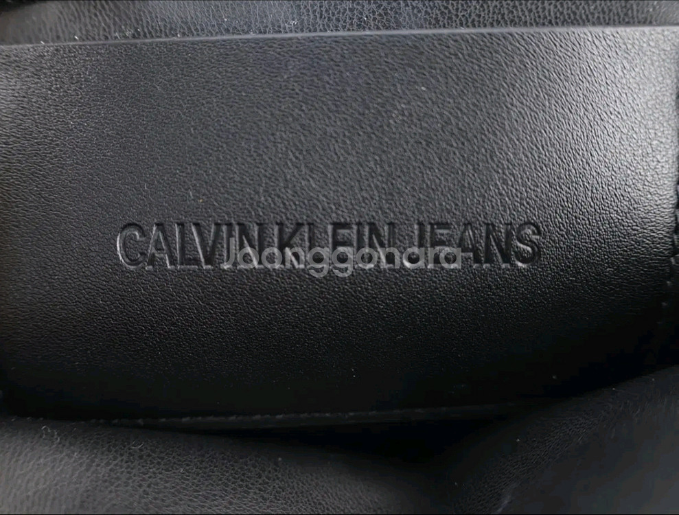 캘빈클라인 모노그램 미니 크로스백 블랙--3