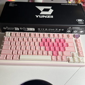윤지 b75pro yunzii 키보드 밀크축