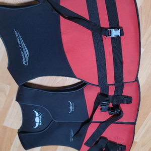 버팔로 Reef Racer 구명조끼 2개 훨라 아동용1개버팔로와 Reef Racer 브랜드의 구명조끼입니다빨간색과