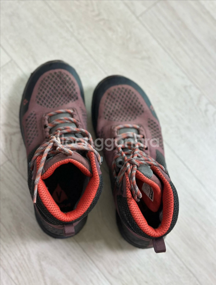 [미드컷 등산화] 미국 아웃도어 브랜드 바스큐 235mm--1