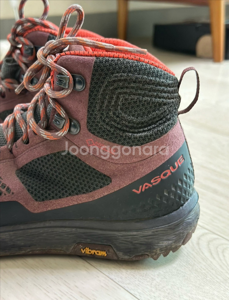 [미드컷 등산화] 미국 아웃도어 브랜드 바스큐 235mm--2