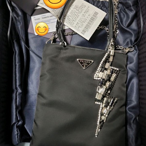 프라다 테수토 호보 크리스탈 토트백 판매해요