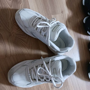 뉴발란스 흰색 운동화 240