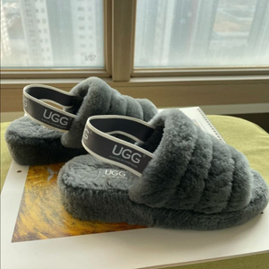 UGG 어그 플러프 이어 슬라이드 235