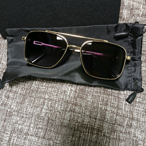 새상품입니다 선글라스