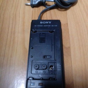 소니 캠코터 8mm 충전기 AC-V30