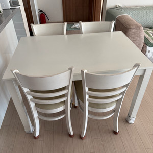 4인용 식탁 의자 세트