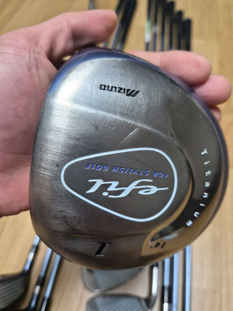 미즈노 여성용 골프채 풀세트 + BMW 바퀴형 캐디백 일괄 싸게 정리해요^^ 이미지