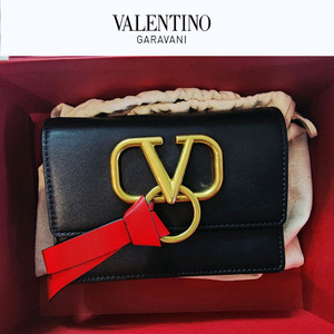 VALENTINO 발렌티노 브이링 체인 크로스바디백(정품)