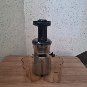 휴롬 2세대 원액기 착즙기 HE-DBF04 판매합니다~~