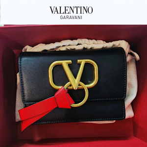 VALENTINO 발렌티노 브이링 체인 크로스바디백(정품)