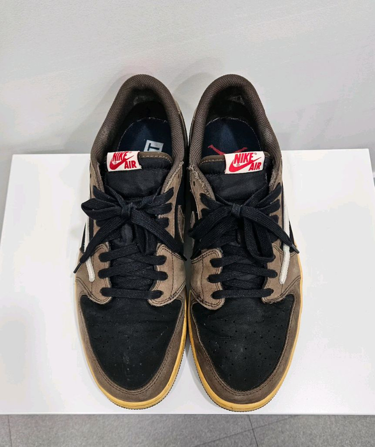 나이키 에어 조던 1 트래비스 스캇 레트로 로우 모카 300mm 이미지