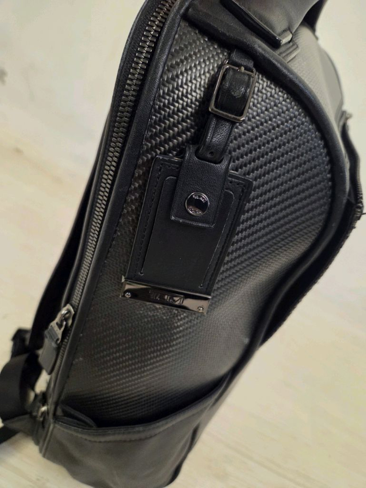 투미 왓킨스 탄소섬유, 가죽--2