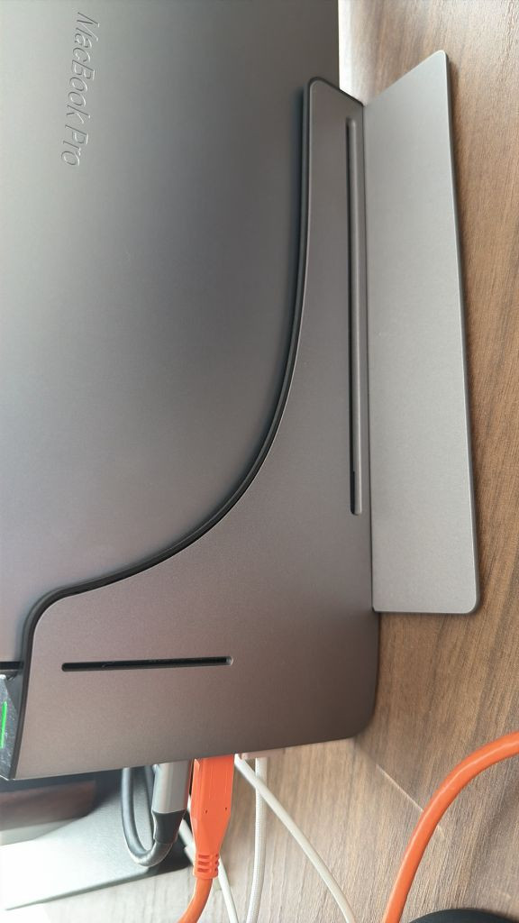 맥북 프로용 도킹스테이션--1