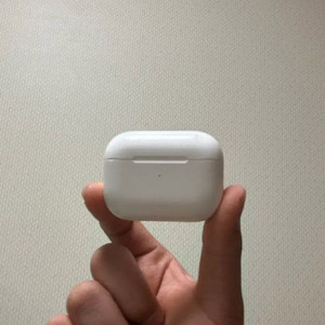 에어팟 2프로 (8핀) 케이스 판매 합니다 이미지