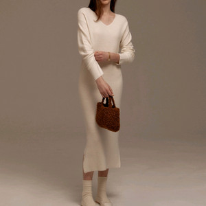 아이보리 브이넥 롱니트원피스