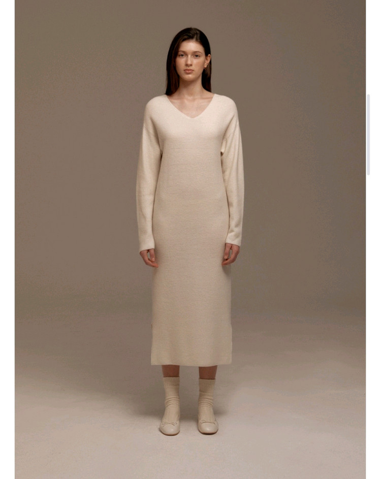 아이보리 브이넥 롱니트원피스--1