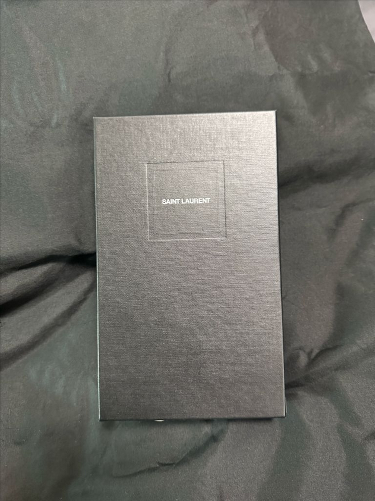 입생로랑 남성 장지갑--1