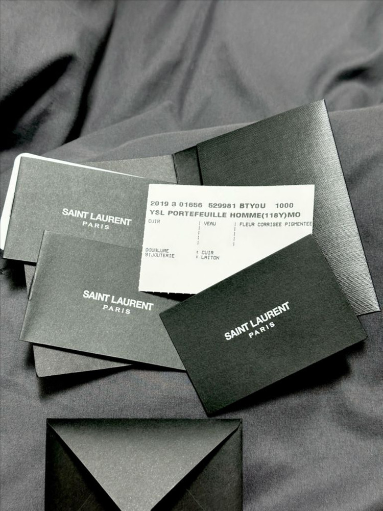 입생로랑 남성 장지갑--3