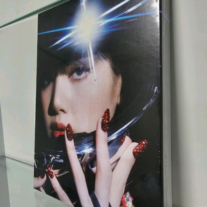 블랙핑크 리사 라리사 포토북 (미개봉) 팝니다.