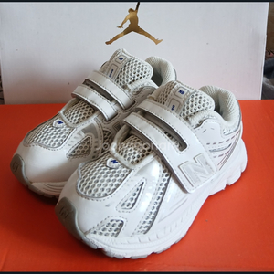 뉴발란스키즈 1906R 150운동화 화이트25년2월제품