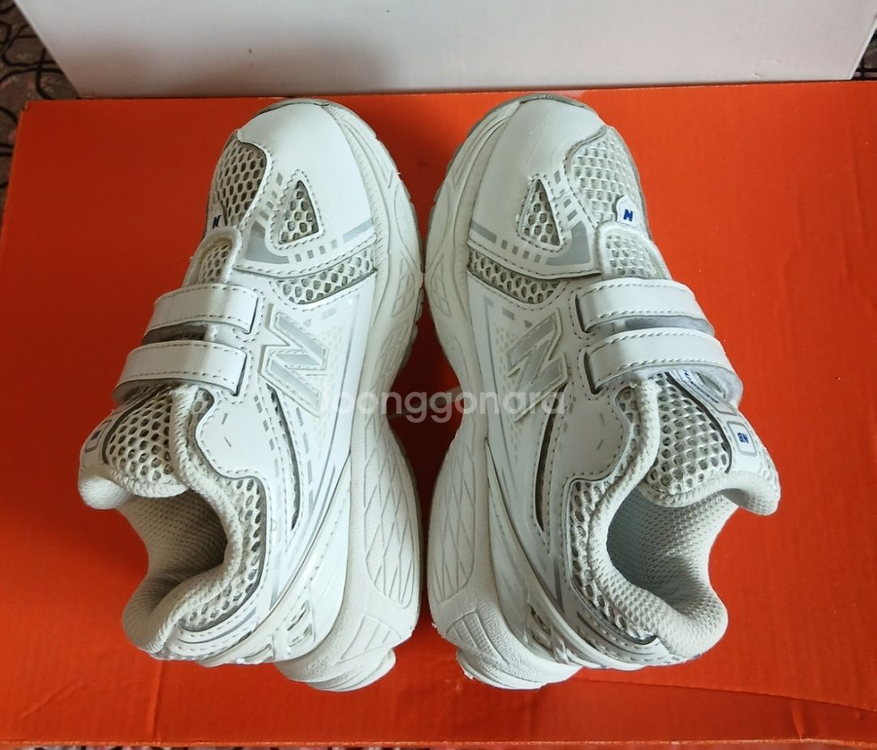 뉴발란스키즈 1906R 150운동화 화이트25년2월제품 이미지