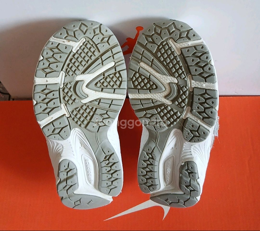 뉴발란스키즈 1906R 150운동화 화이트25년2월제품 이미지