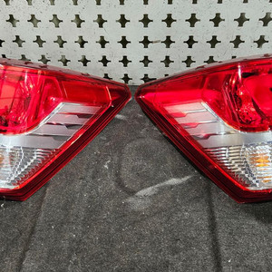 쌍용 코란도투리스모 테일램프 데루등 팝니다 이미지