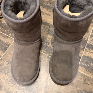 UGG 어그 클래식 숏 부츠 200mm